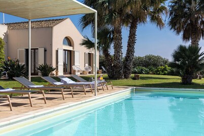 Villa Casale-Villa in Sicily with pool and sea views