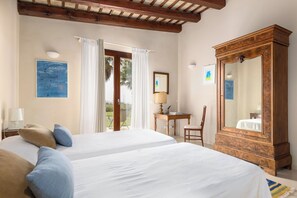 5 bedrooms, iron/ironing board, travel cot, free WiFi