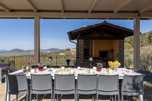 تناول الطعام بالخارج