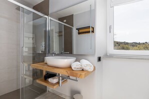 Dusche, Haartrockner, Bidet
