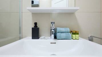 Dutxa, assecador de cabells i tovalloles