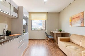 Living area - Flat com Cozinha, e Piscina 1305 (Osasco)