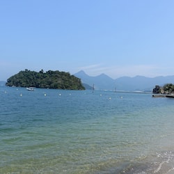 Pantai persendirian, pasir putih