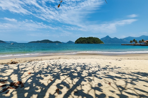Plage privée, sable blanc