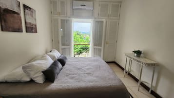Premium Duplex, Jetted Tub | Individually decorated, individually furnished, soundproofing