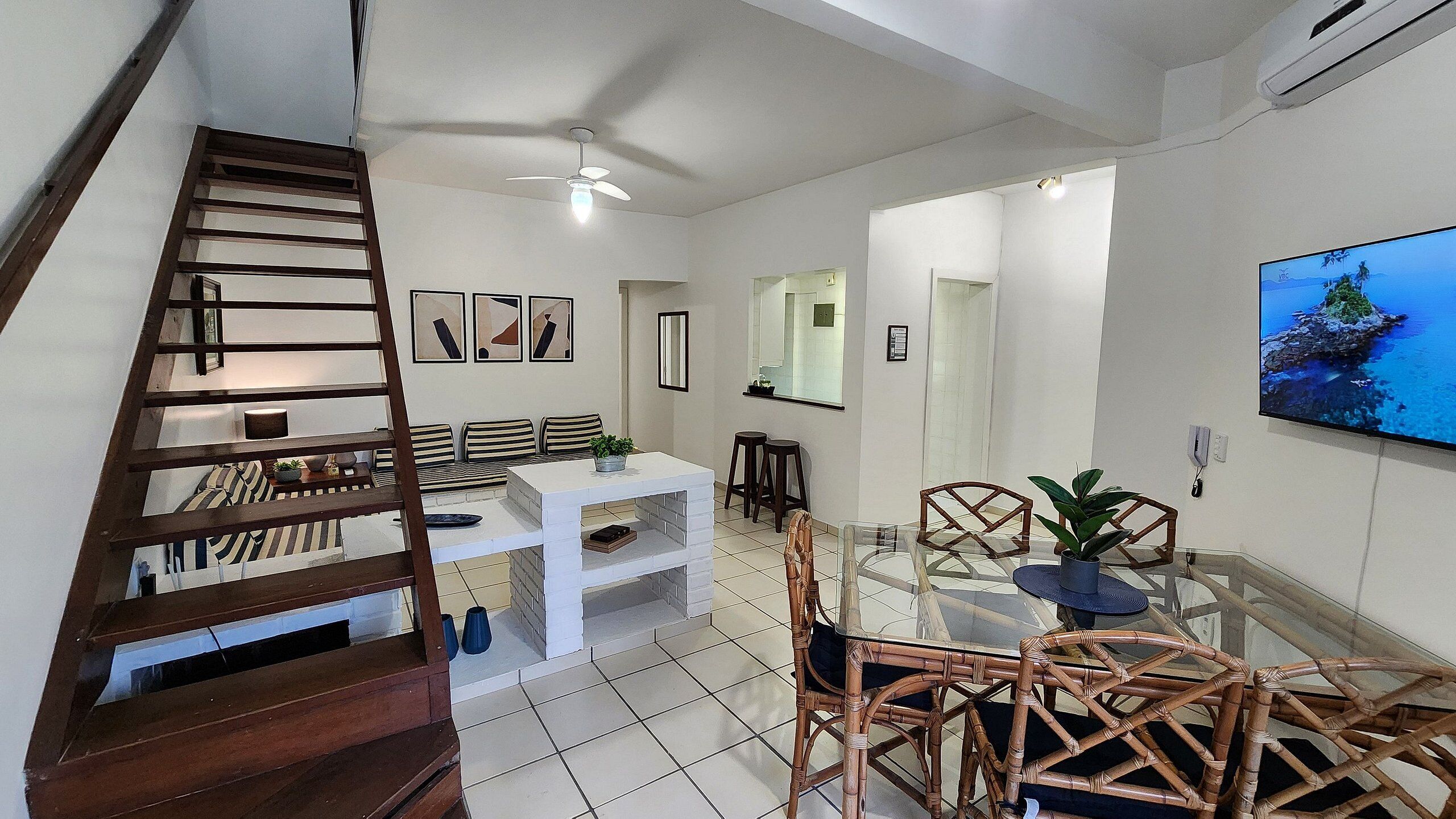 Premium Duplex, Jetted Tub | Dining