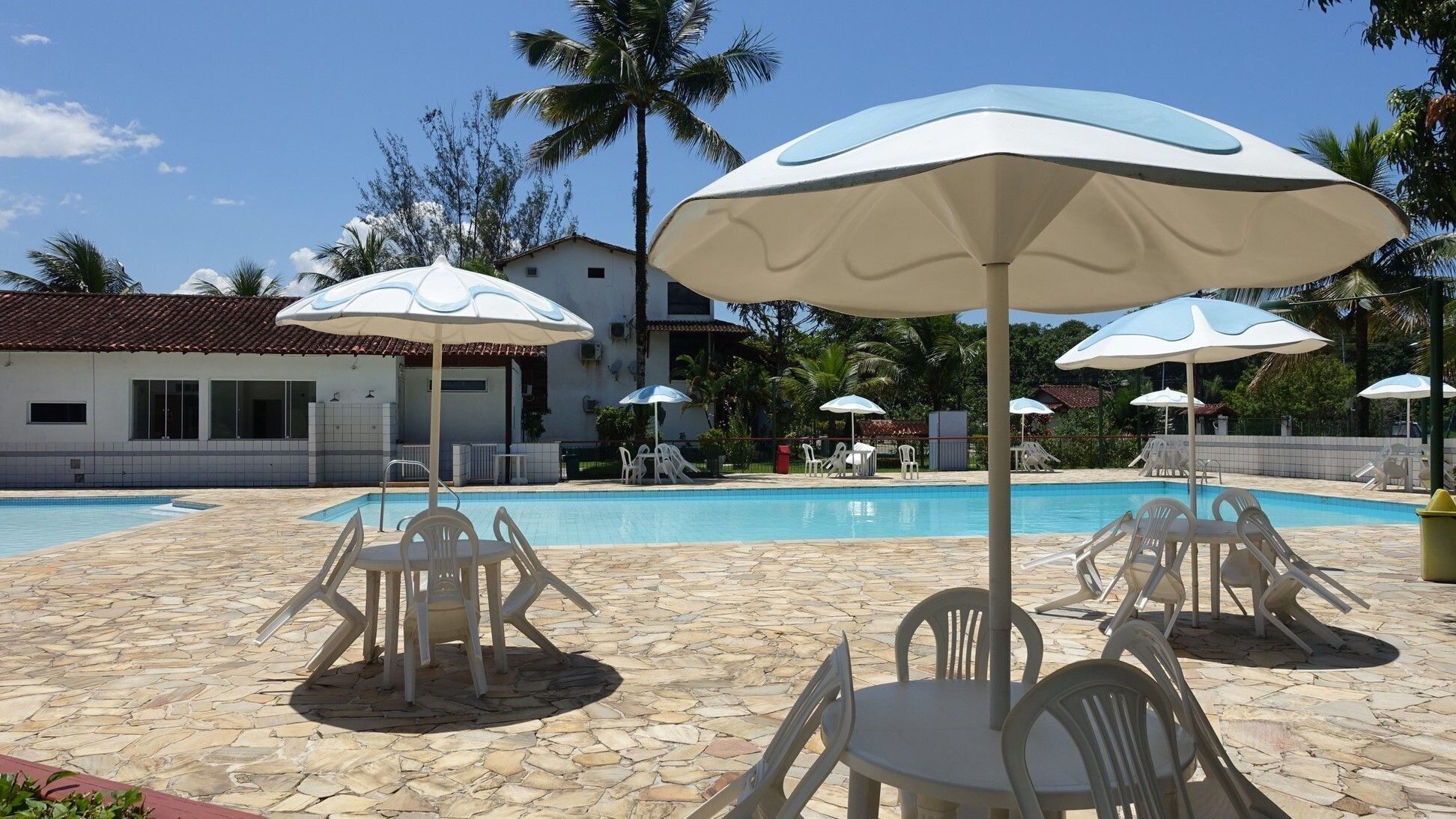 2 outdoor pools, pool umbrellas