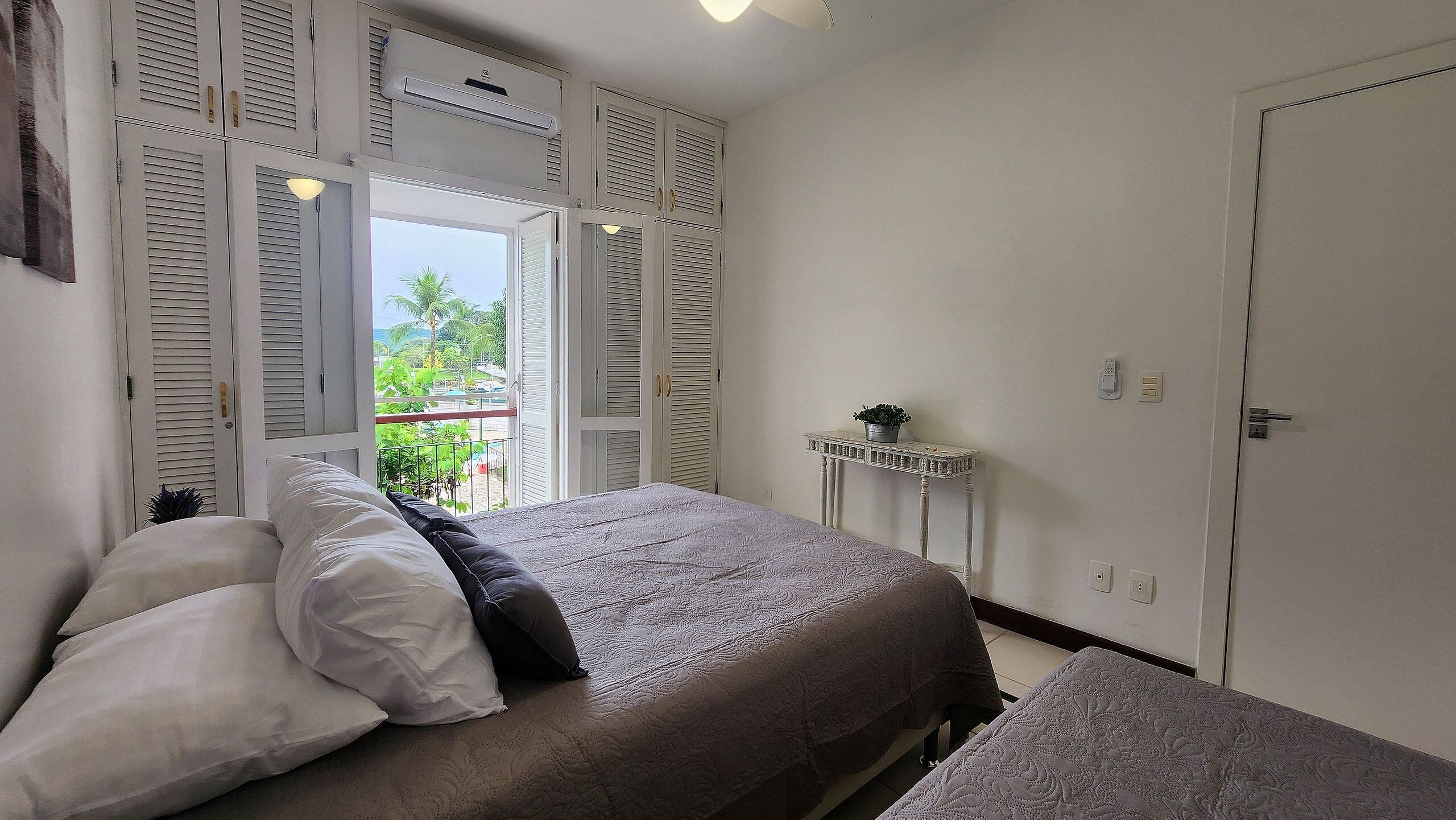 Premium Duplex, Jetted Tub