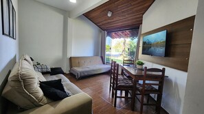 Superior Apartment, 2 Bedrooms, Marina View | Living area | 43-inch Smart TV with digital channels - Angra Temporada (Angra dos Reis)