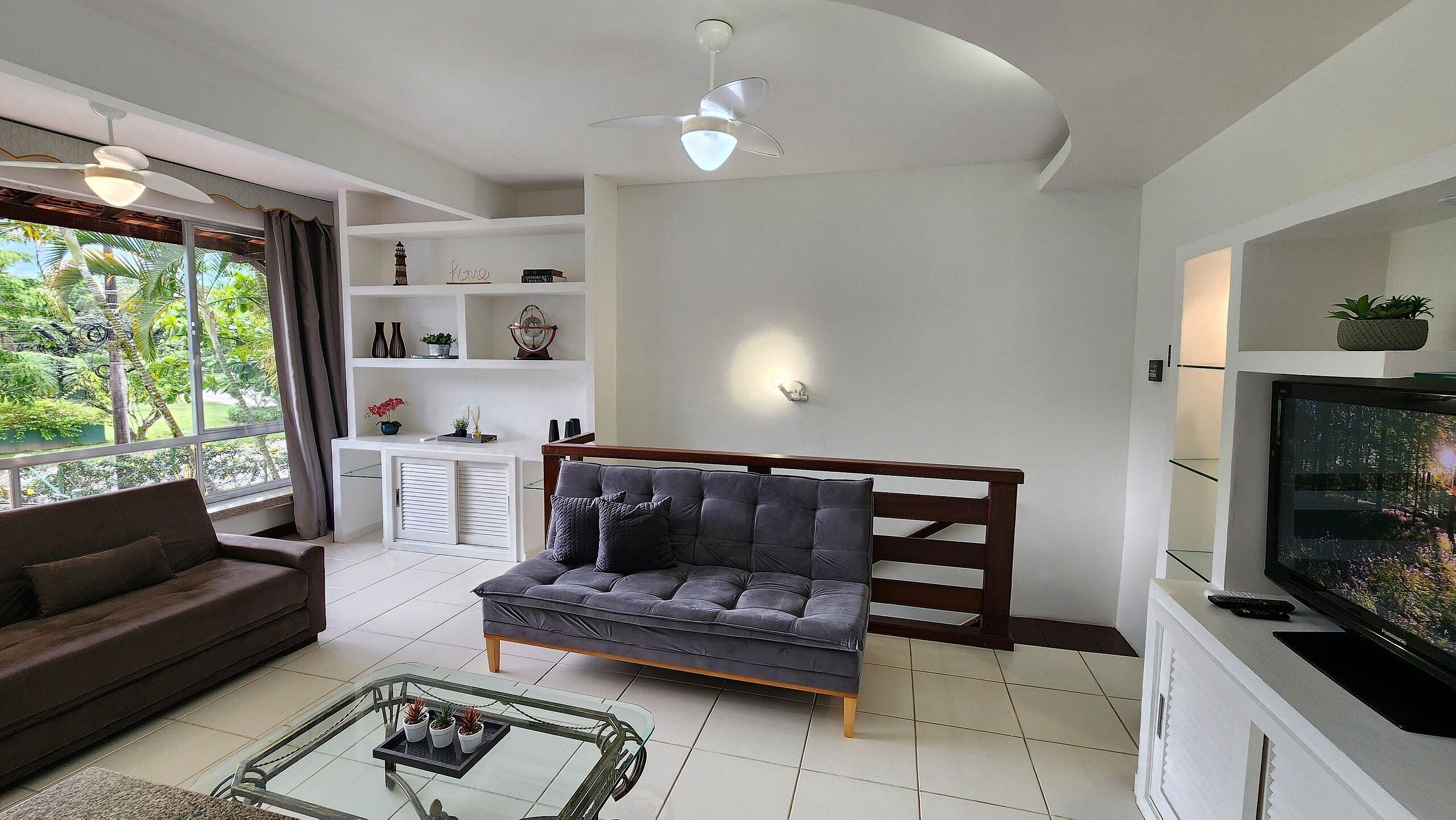 Duplex premium, banheira de hidromassagem | Área de estar | Smart TV 43 polegadas com canais digitais