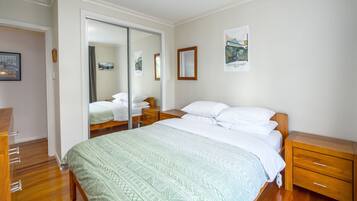 2 makuuhuonetta, silitysrauta/-lauta, ilmainen Wi-Fi, vuodevaatteet