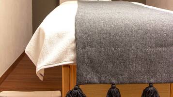 Tratamientos corporales y masajes con piedras calientes