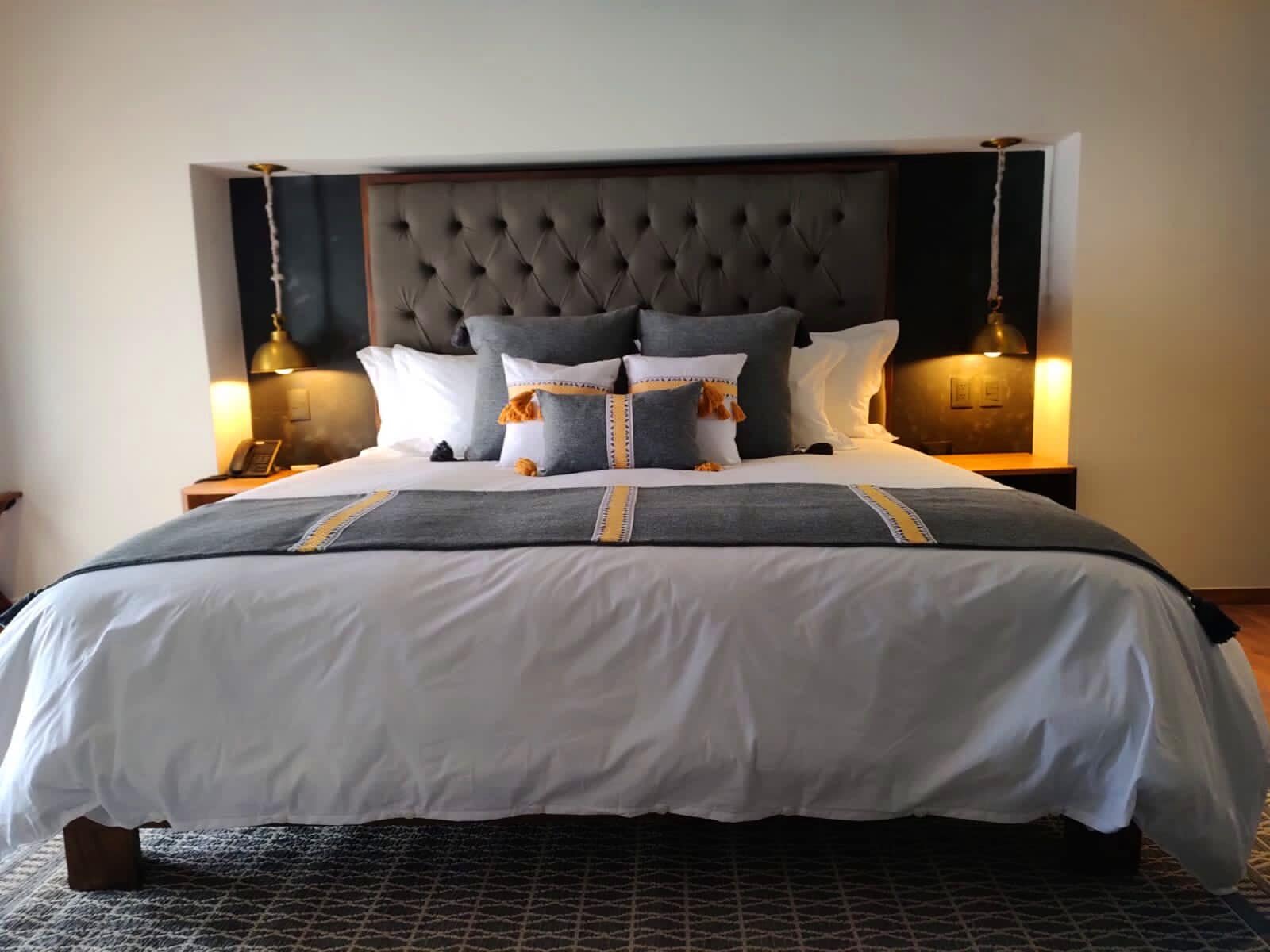 標準雙人房 | 高級寢具、客房內保險箱、書桌、遮光布/窗簾