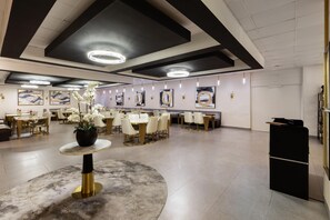 아침 식사, 점심 식사, 저녁 식사 제공, 미국 요리