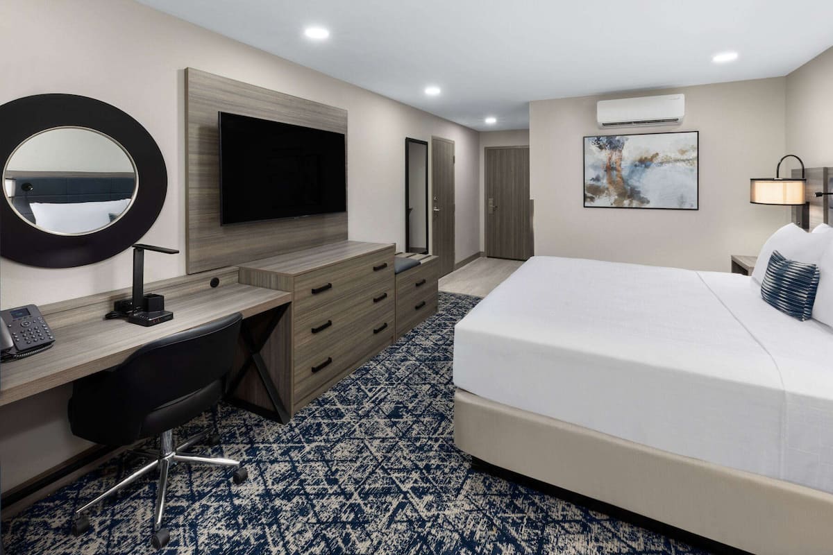 1 bedroom, premium bedding, pillow-top beds, in-room safe