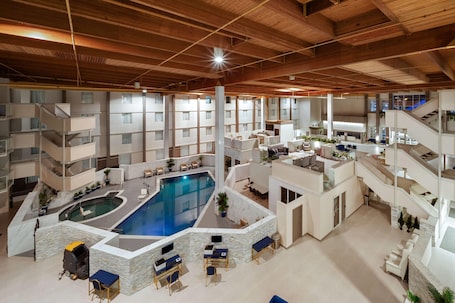 Lobby. Wyndham DFW Airport
