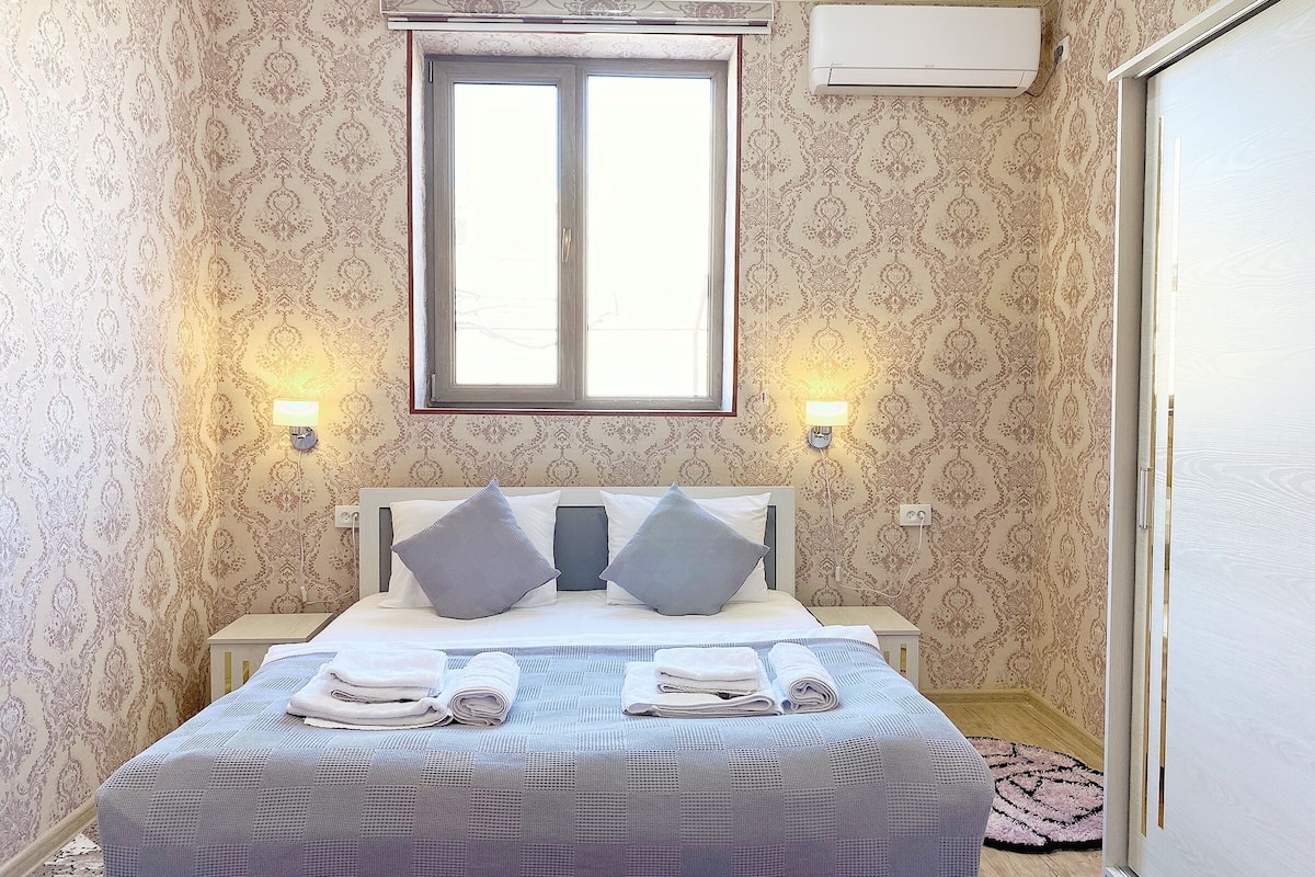 Deluxe Double Room, Non Smoking, City View | Desk, laptop workspace, blackout curtains, soundproofing