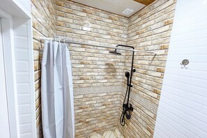 Superior Double Room | Bilik Mandi | Kelengkapan dandanan diri percuma, selipar 