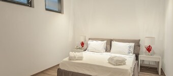 Beautiful Crete Villa | 4 Bedrooms | Villa Cretan Seafront | Private Pool & Close to Town | Elounda