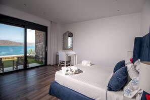 6 bedrooms, in-room safe, iron/ironing board, free WiFi