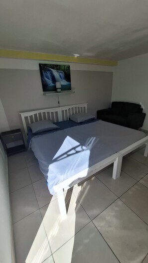 1 bedroom, iron/ironing board, travel cot, free WiFi