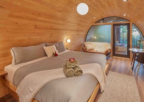 1 bedroom, desk, free WiFi, bed sheets