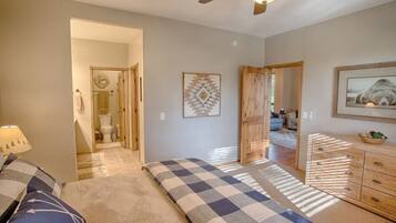 2 bedrooms, in-room safe, iron/ironing board, free WiFi