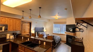 Refrigerador, microondas, horno, placa de cocina