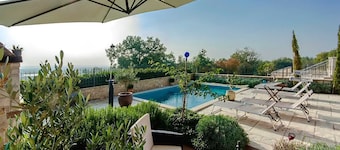 Charming 3-BR Villa with pool close to the beach