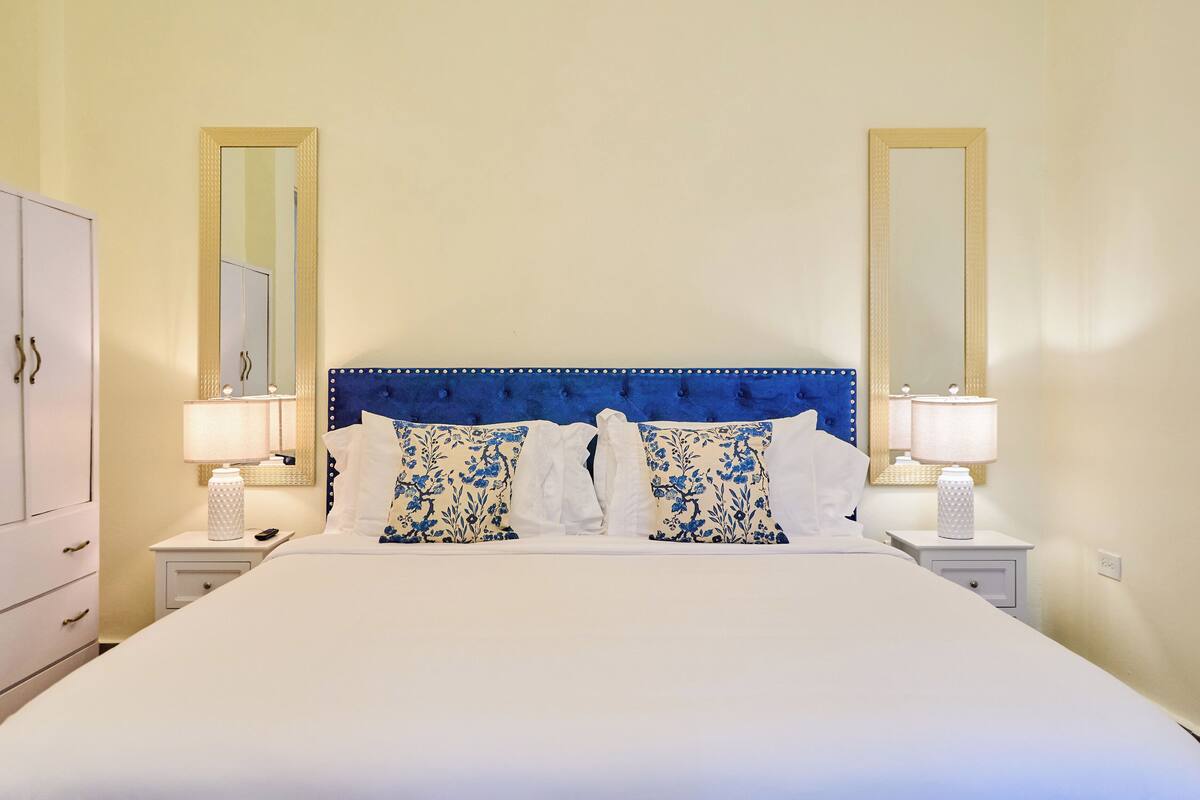 Premium Room | Egyptian cotton sheets, premium bedding, down duvets, memory-foam beds
