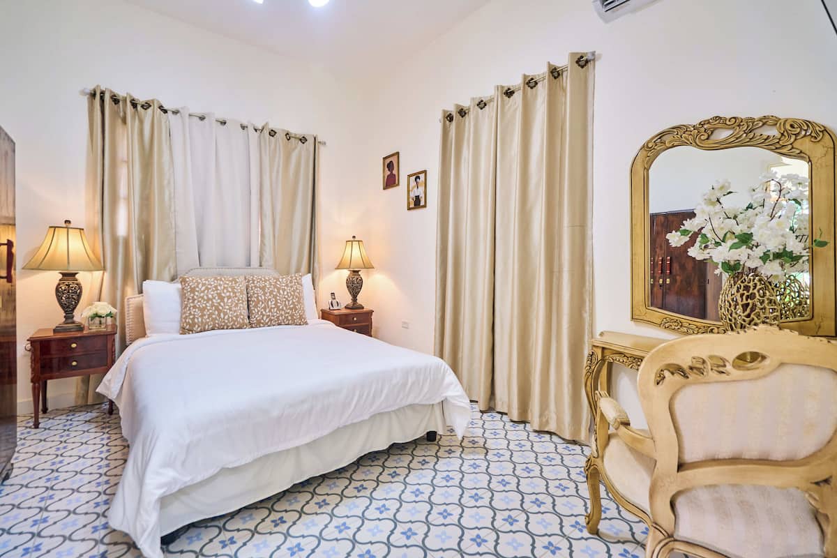 Executive Room | Egyptian cotton sheets, premium bedding, down duvets, memory-foam beds