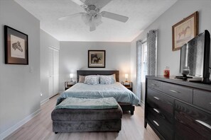 3 Schlafzimmer, Schreibtisch, kostenloses WLAN, Bettwäsche