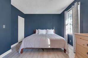 3 soverom, skrivebord, strykejern/-brett og wi-fi (inkludert)