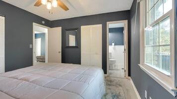 3 bedrooms, desk, free WiFi, bed sheets