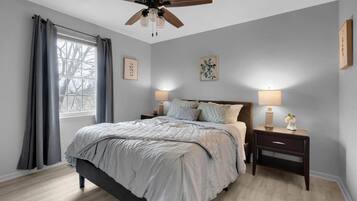 3 sovrum, skrivbord, gratis wi-fi och sängkläder