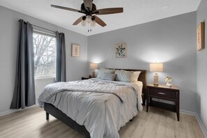 3 Schlafzimmer, Schreibtisch, Bügeleisen/Bügelbrett, kostenloses WLAN