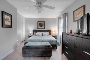 3 bedrooms, desk, free WiFi, bed sheets - The Kentucky Bluegrass Retreat (Frankfort)