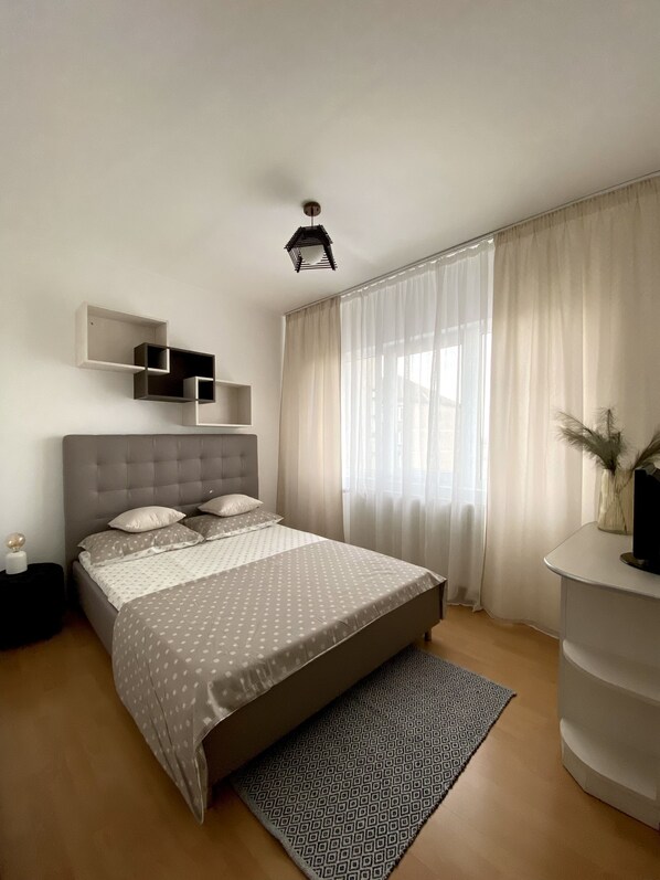 1 chambre, fer et planche à repasser, accès au Wi-Fi (inclus)