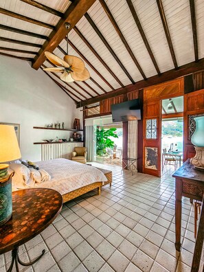 5 bedrooms, WiFi, bed sheets