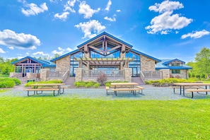 Outdoor dining - Fire Pit: Arrowhead Lake Vacation Rental! (Pocono Lake)