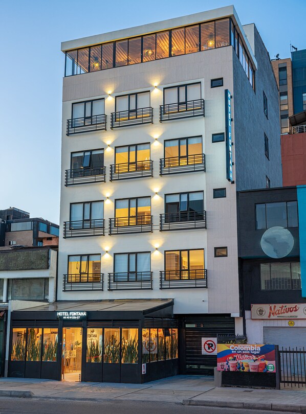 A multi-story hotel with balconies, large windows, and a sign for 'Hotel Fontana'. - Hotel Fontana Bogotá (Bogotá)