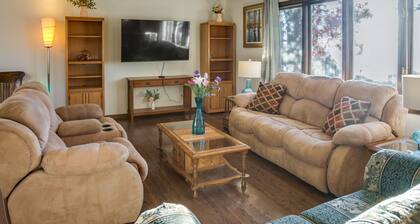 7 Mi to Munsinger Gardens: Sartell Home w/ Deck