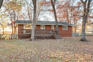 Exterior - 7 Mi to Munsinger Gardens: Sartell Home w/ Deck (Sartell)