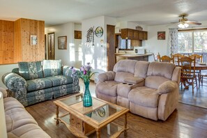 TV - 7 Mi to Munsinger Gardens: Sartell Home w/ Deck (Sartell)