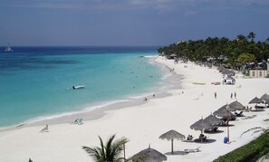 Beach nearby, sun-loungers, beach towels
