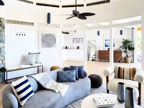 Una televisión, una oficina