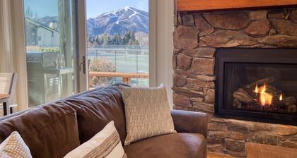 Wildflower Resort Stay - Sun Valley Condo with King Bed and Mtn Views