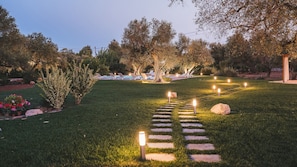 Property grounds - Trulli Biancapetra 8+2, Emma Villas (Francavilla Fontana)