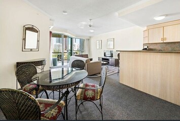 806 Sun City temp dining area