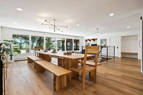 Glacier Estate - Scenic Mountain & River Views!